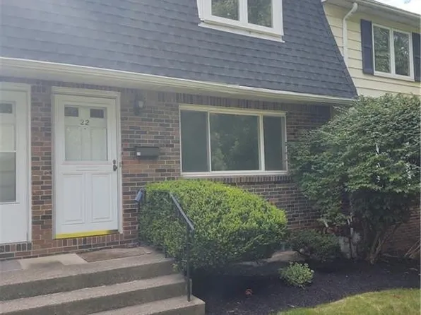 22 Stoneledge Ct, Amherst, NY 14221