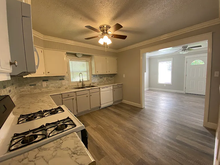 812 Brinker St — Photo 7