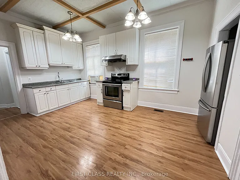 432 Charlotte St — Photo 4