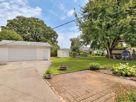 3rd image of 3129 SW 12th St