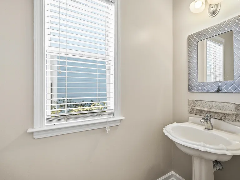 1277 Island Pl E — Photo 20