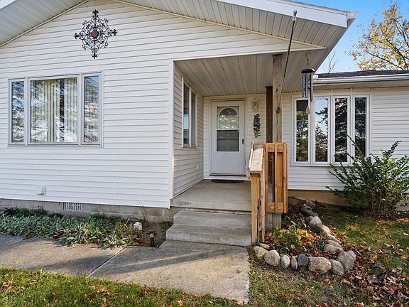 3rd image of 115 Olcott Lake Dr