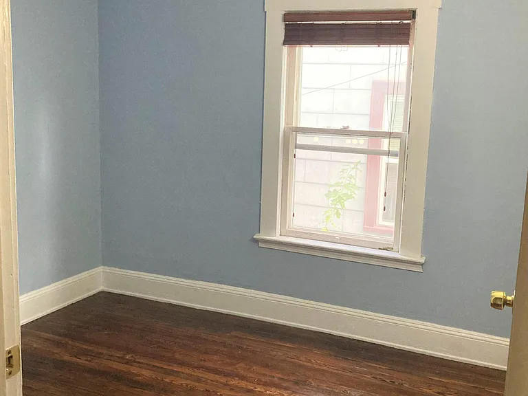 1323 Beach Ave #1 — Photo 8