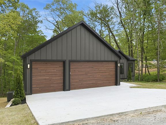 5th image of 30 Brentwood Dr