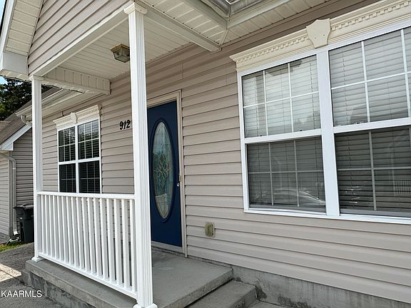 4th image of 912 Hazelbrook Way