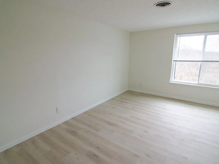 5465 Kirby Ave #13 — Photo 14