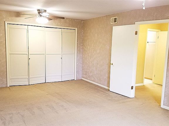 Huge bedroom could be divided into two separate rooms