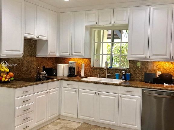 2nd image of 1325 Coruna Ave