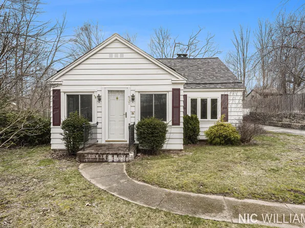 937 Four Mile Rd NE, Grand Rapids, MI 49525