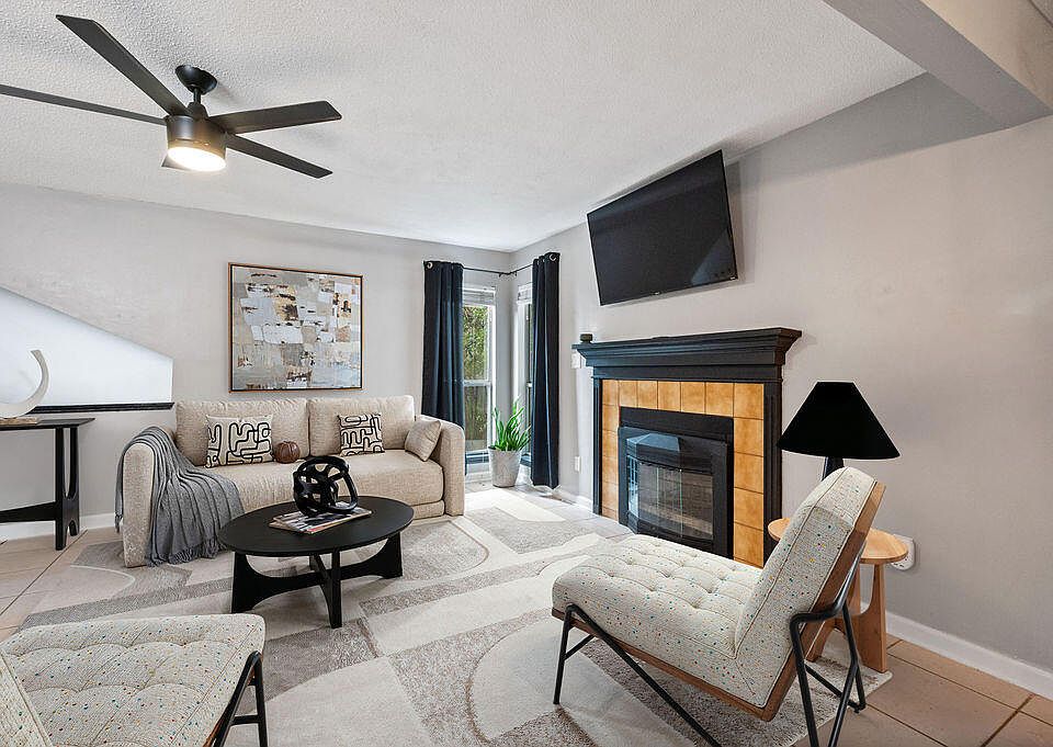 1st image of 31 Park Cir SE Unit 21