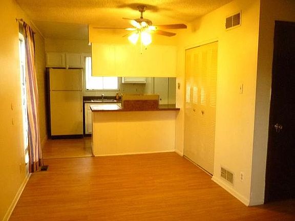 4th image of 1250 S Monaco Pkwy APT 41
