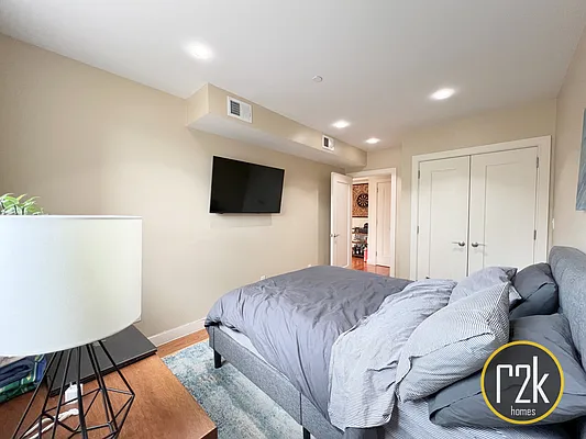 Rented by Realty 2000 Corp | media 13