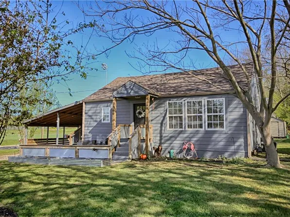 1144 Chestnut St, Osawatomie, KS 66064