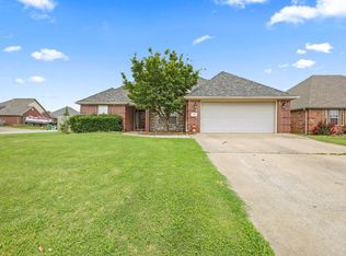 1121 Coventry Ln, Centerton, AR 72719