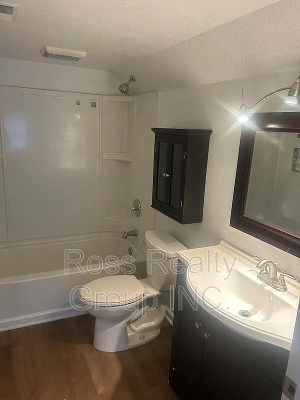Building Photo - 724 Plymouth #UPPER