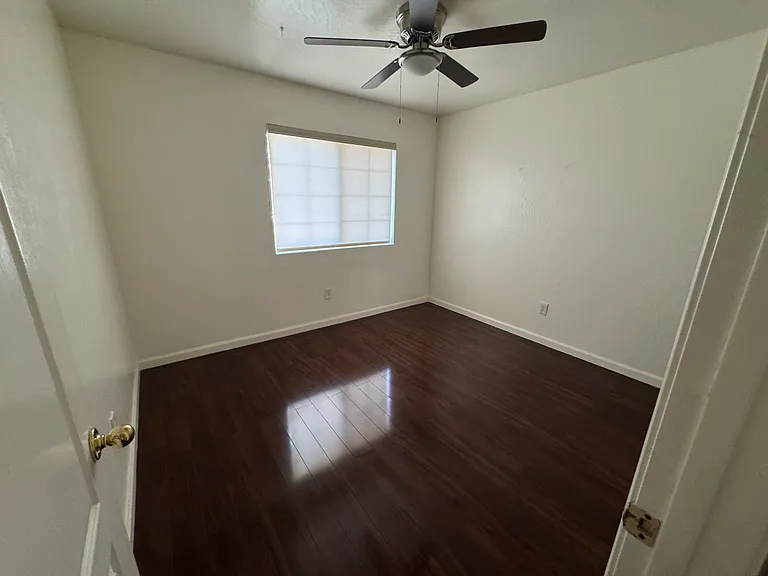 1727 E Pontiac Dr — Photo 24
