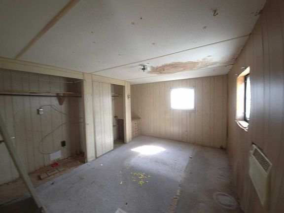 5th image of 9032 Daniel Ave