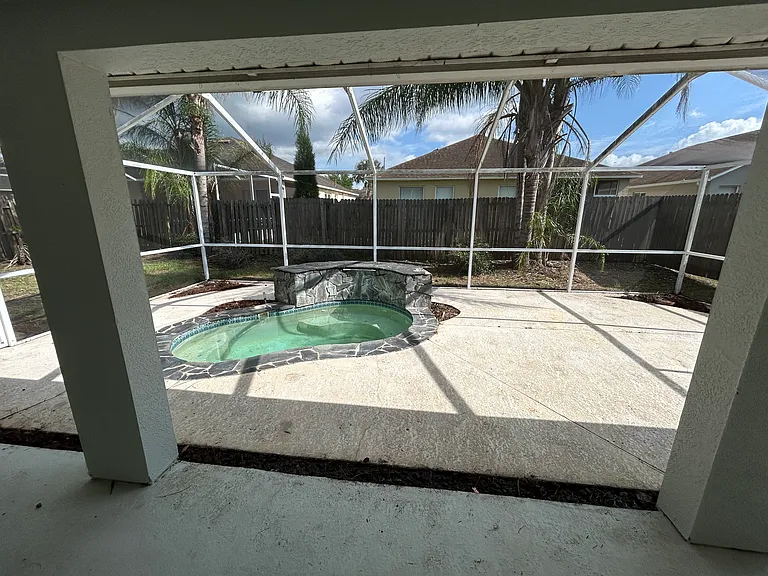 1432 Lakehurst Way — Photo 3