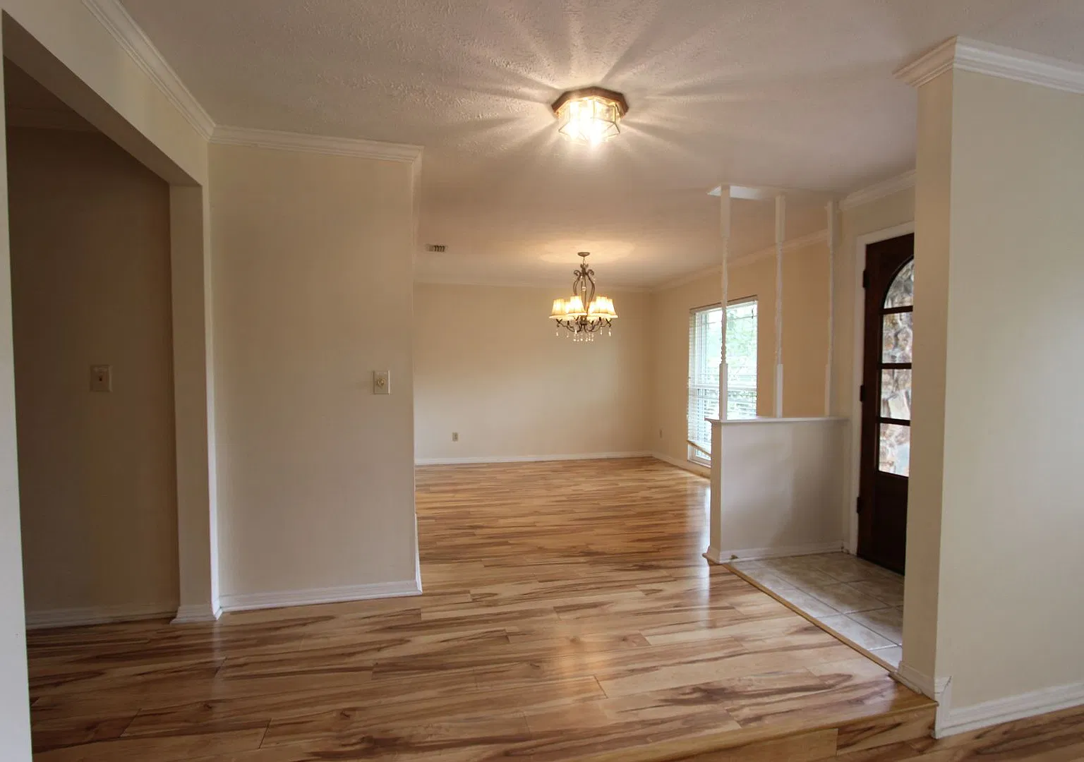 Reduced Rent! Lovely 4 Bedrooms / 2 Bathrooms / 2-Car Garage — Photo 4