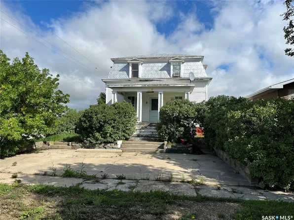 239 4th Avenue W, Gravelbourg, SK S0H 1X0