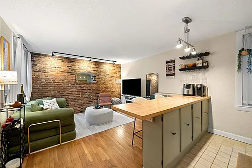 10 Henchman St #2R Photo 1