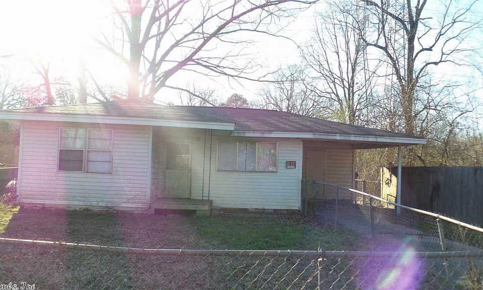 2nd image of 1010 N Lee St