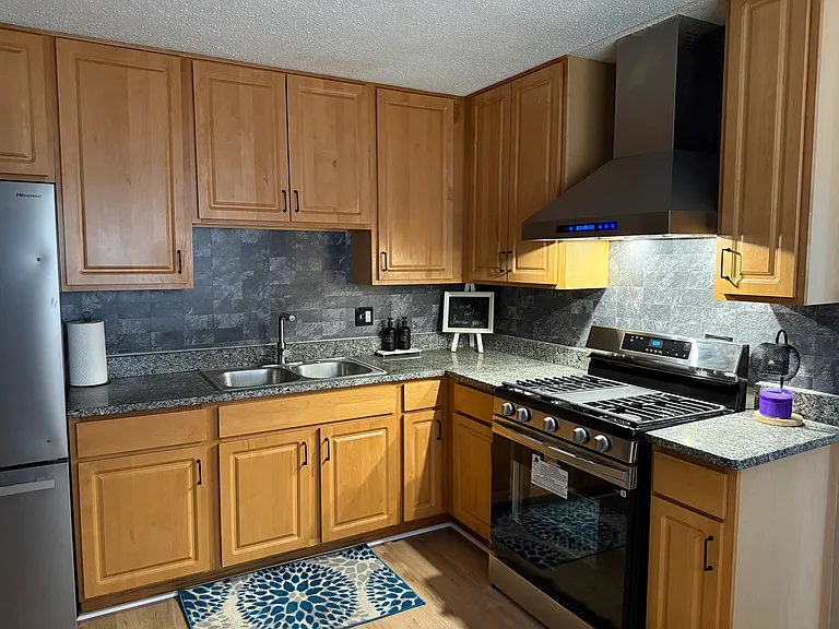 16001 Avalon Ave — Photo 4
