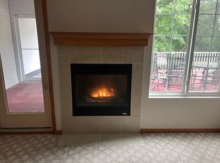 3834 Creek Hill Dr #6, Bettendorf, IA 52722