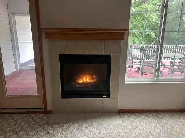3834 Creek Hill Dr #6, Bettendorf, IA 52722
