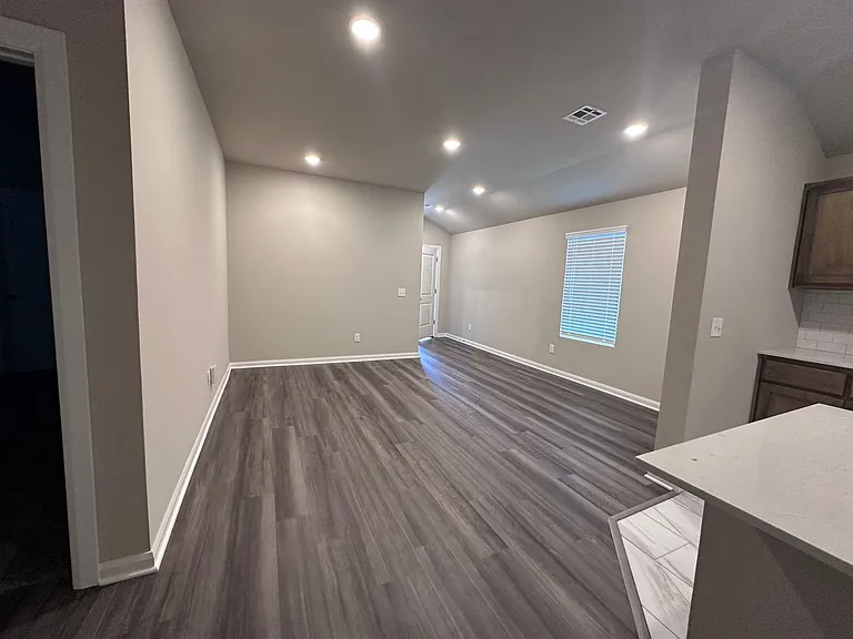 9005 Washita Creek Dr — Photo 2