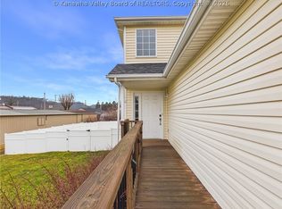 24 Long St, Winfield, WV 25213