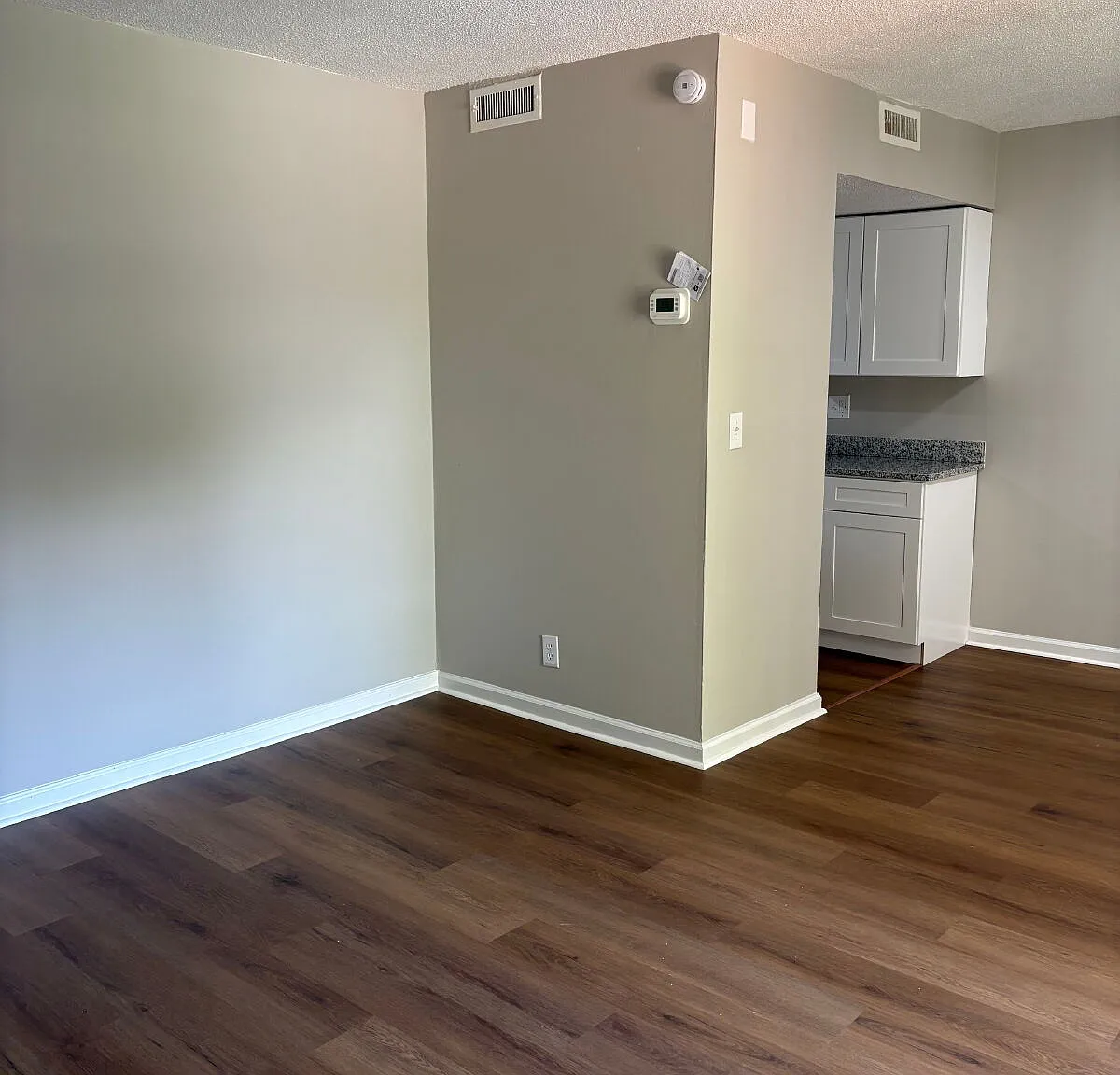 1 bed, 1.0 bath, 590 sqft, $850 — Photo 2