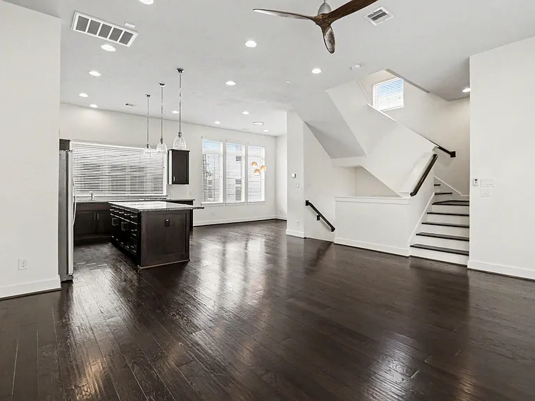 715 Hartman St — Photo 11
