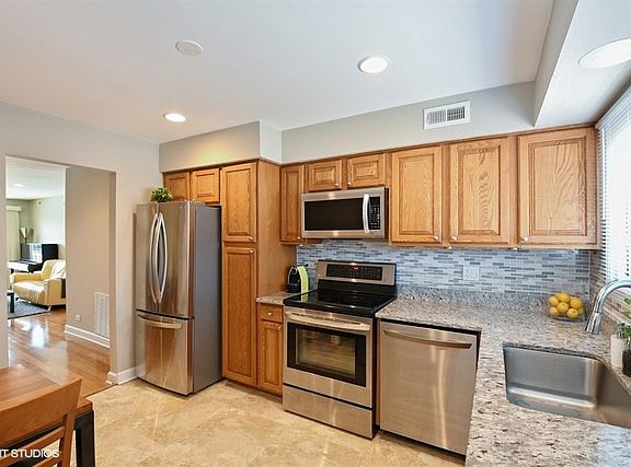 4th image of 4124 Cove Ln APT B