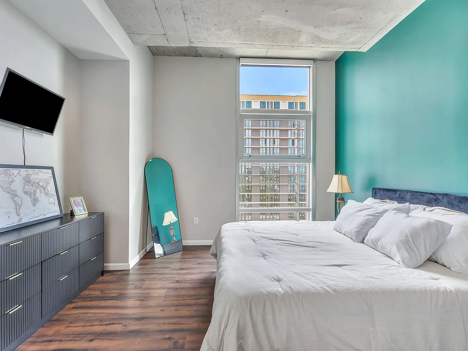 1 bed, 1100 sqft, $4,500 — Photo 4