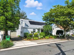 102 N Richards Ave, Ventnor, NJ 08406