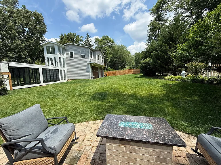 8616 McHenry St — Photo 24