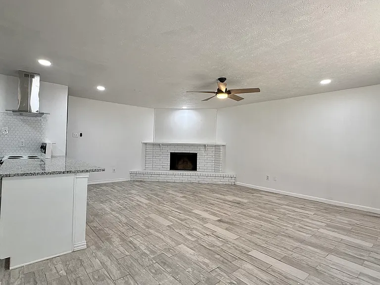 545 Oldbridge Dr — Photo 4