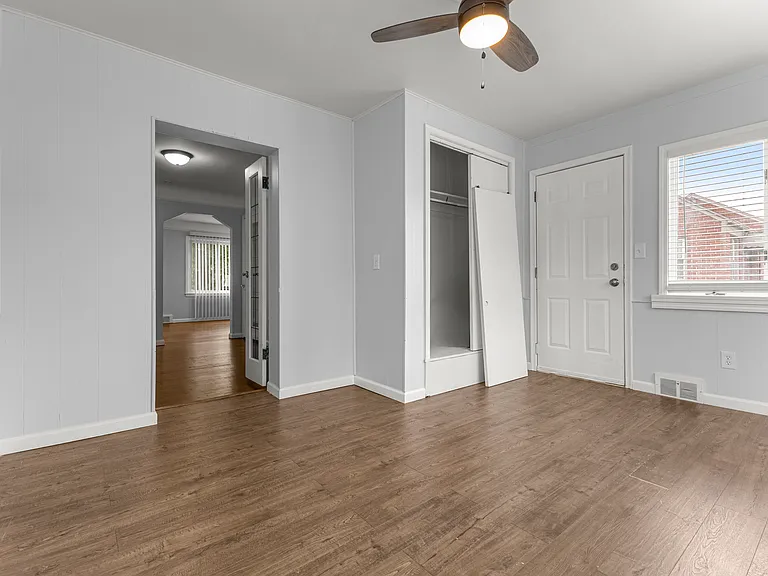 21311 Outer Dr — Photo 5