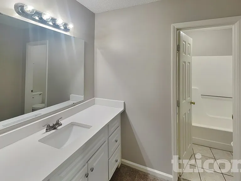 7400 Palmetto Ct — Photo 6