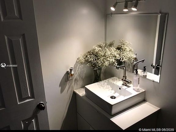 5th image of 291 W Park Dr #9-205