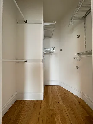 Rented by Hillel Realty Group | media 20