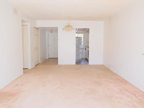 5th image of 2060 Marilyn St APT 106