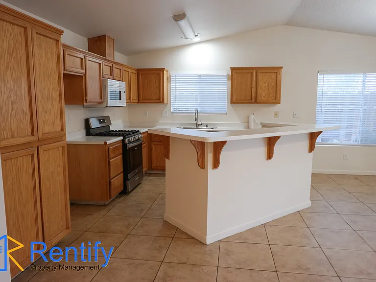 907 Ivy Trae Ln — Photo 8