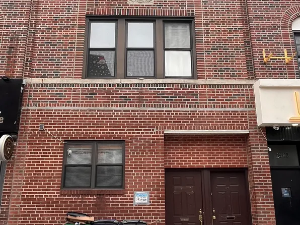 25-41 Steinway Street image 1 of 8