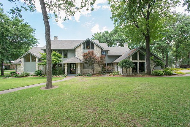 1st image of 200 Forest Dr