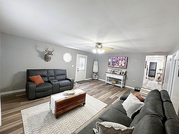 3rd image of 4660 W New Goshen Ave