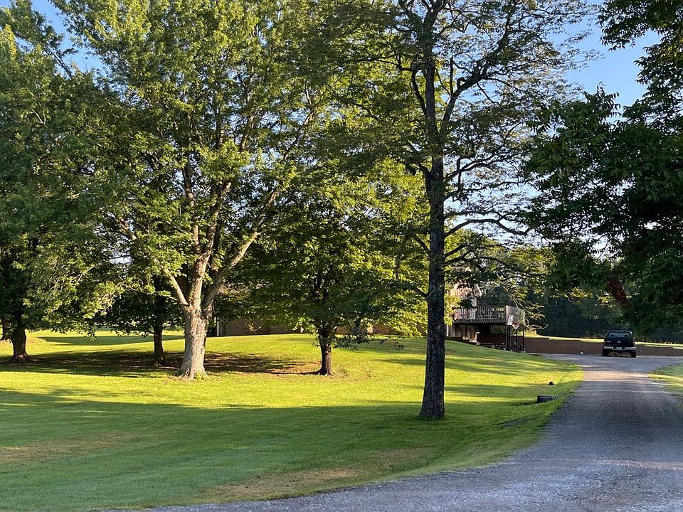 2nd image of 105 Horn Dr