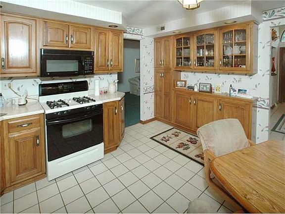 5th image of 670 Adele Dr