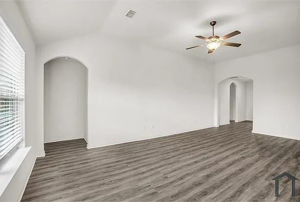 3107 Angus Dr — Photo 9